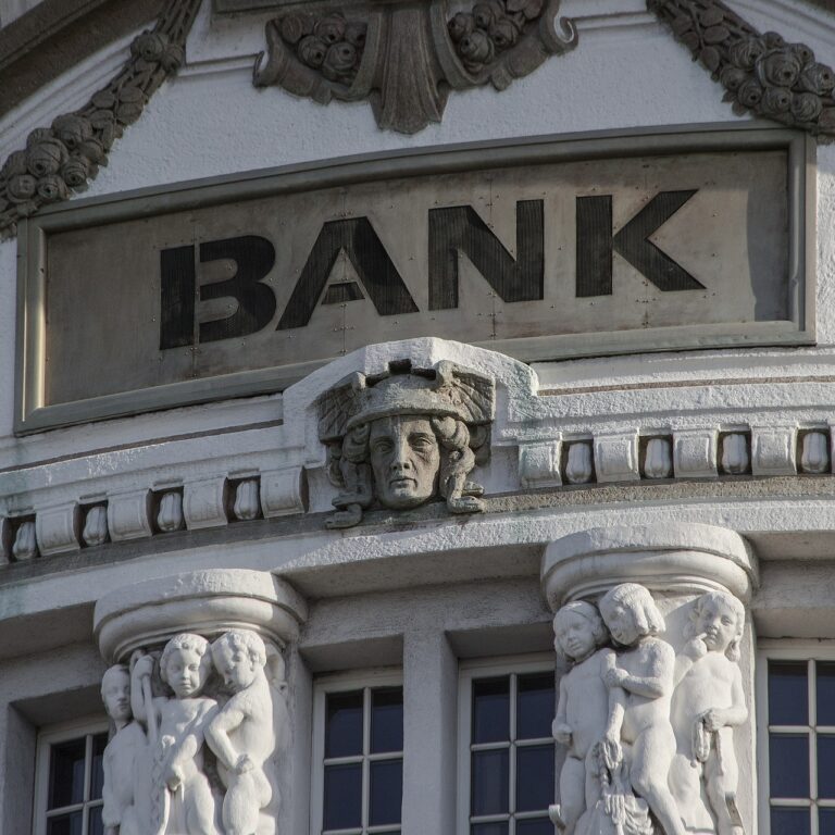 Top 10 Tips for Choosing a Bank: A Guide to Finding the Right Fit for Your Financial Needs